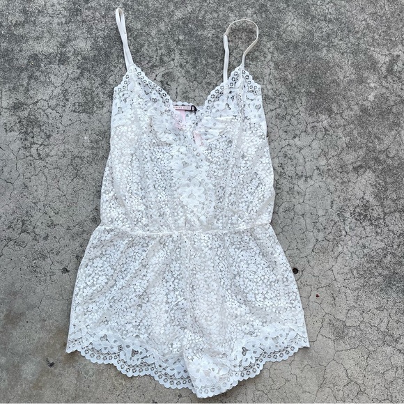 NWT Victoria’s Secret Sexy Lace Cream Romper size medium intimates sleepwear - Picture 7 of 7